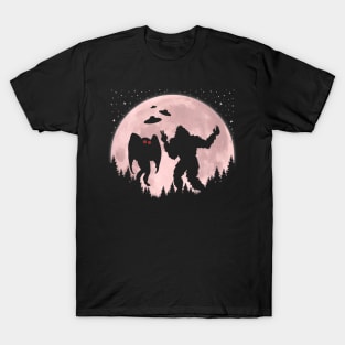 Bigfoot And Mothman Take Selfies T-Shirt